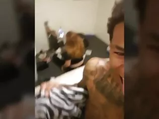 Sapıkça olgun sürtük sahip porno film türbanlı olan seks ile başka bir olgun delisi