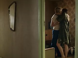 Milf Busty Reny kameraya devasa göğüslerini gösteriyor türk amatör porno film